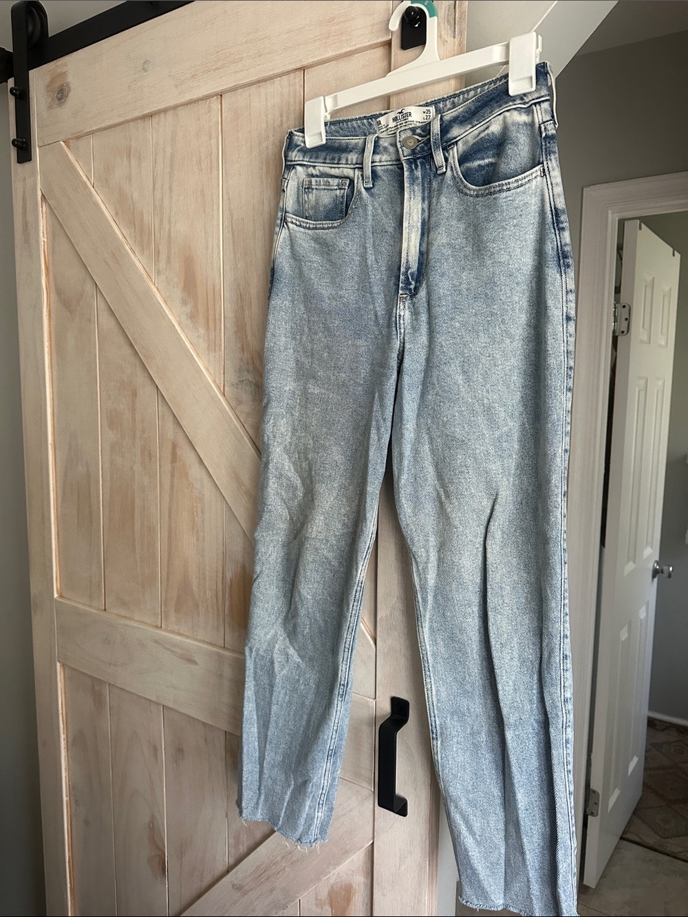Hollister High-Rise Light Wash Blue Jeans